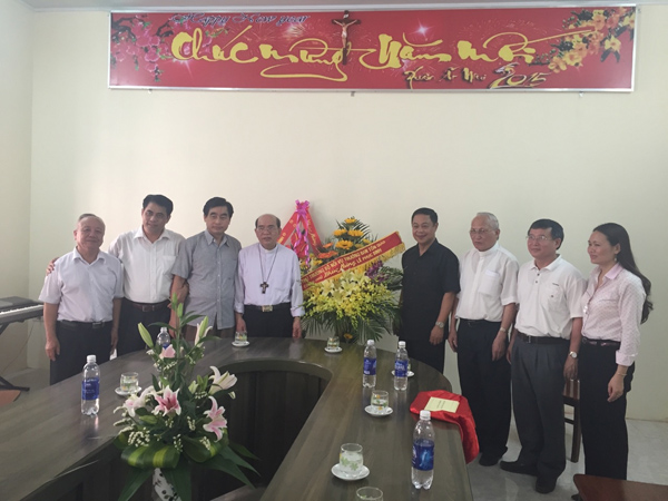 GCRA Chairman extends Easter visit to Hoa Binh parish